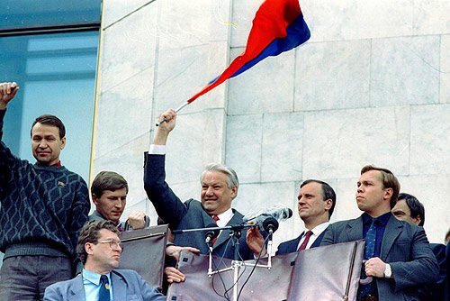 A soldier waves 21 August 1991 a Russian flag from the top of his News  Photo - Getty Images