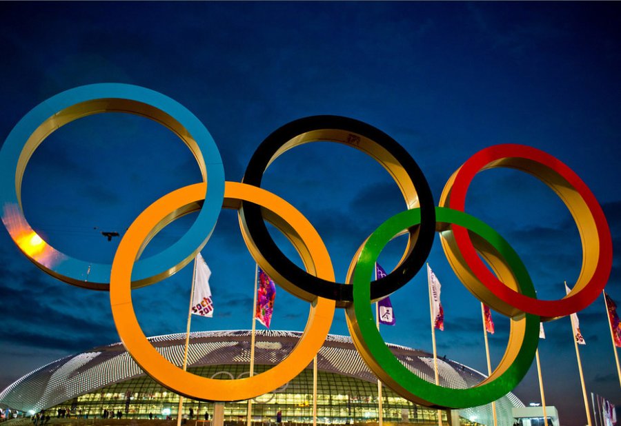 Sochi Olympics: Ring malfunctions at opening ceremony - BBC News